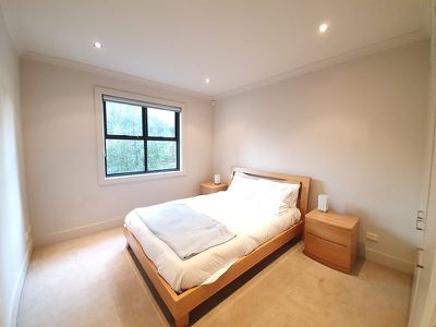 3 / 2 Bay Drive, Meadowbank