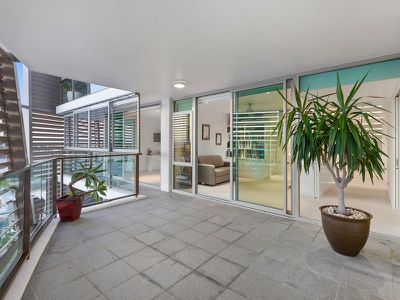 26701 / 2 Ephraim Island Parade, Paradise Point