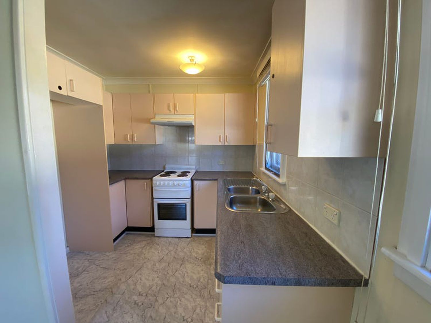 382 Luxford Road, Lethbridge Park