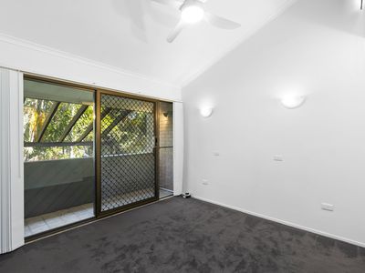 2 / 142 Carmody Road, St Lucia