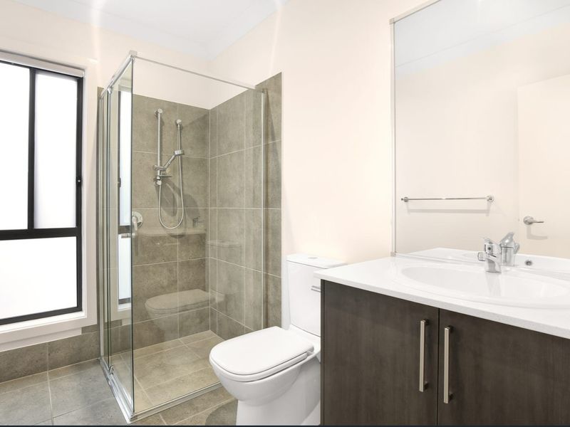 33 Parade Road, Leppington