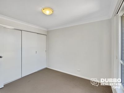 24 Dalbeattie Crescent, Dubbo