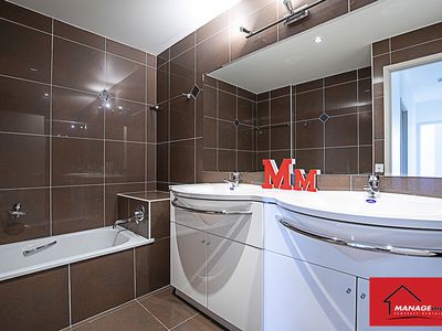 40 / 12 NATIONAL CIRCUIT, Barton