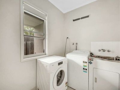 16 / 1 Collin lane, Kin Kora