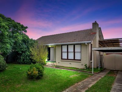 14 Charlton Crescent, Reservoir