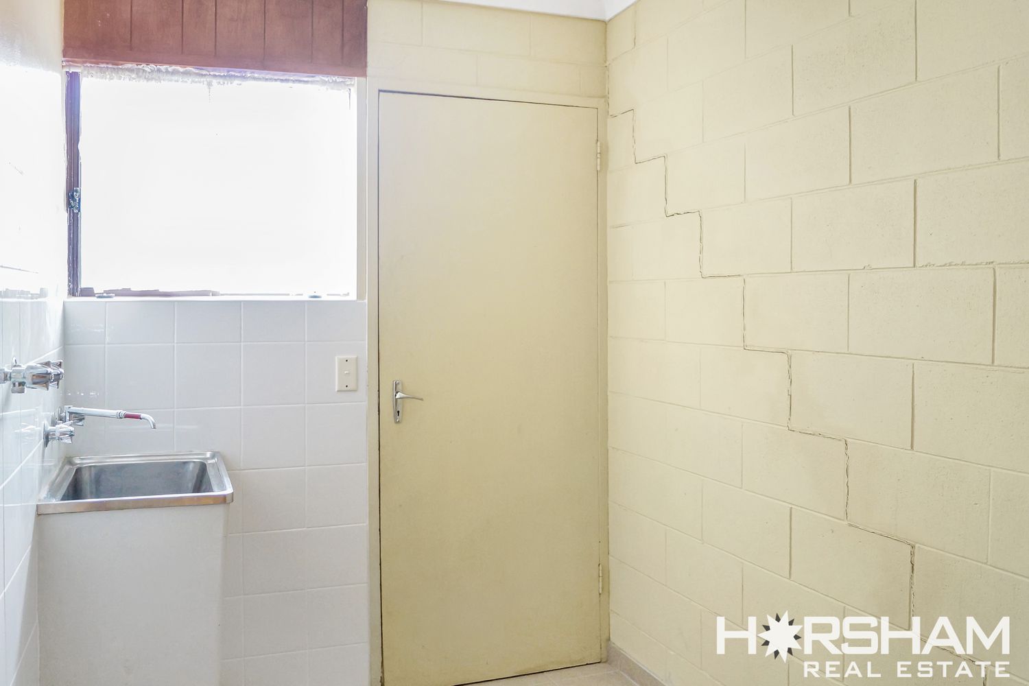 2 / 5 Schwarz Avenue, Horsham