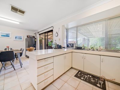 3 Myrna Way, Parkwood