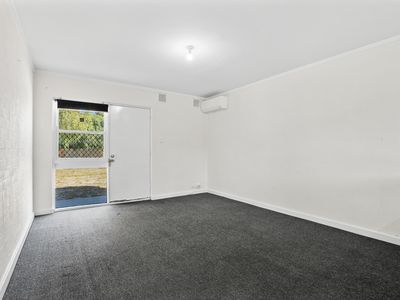 2 / 15 Corvus Place, Rockingham