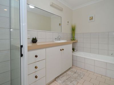 12 Holroyd Way, Boulder