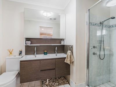 6 Moore Place, Currans Hill