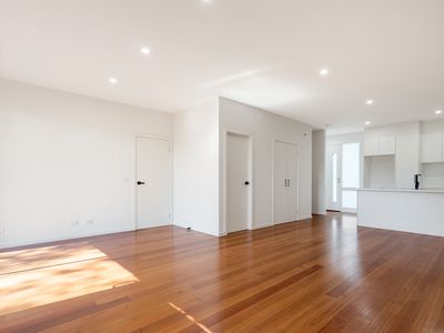 2 / 2 Donald Avenue, Essendon