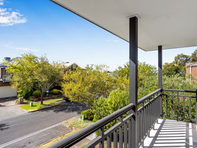 30 McGuire Crescent, Williamstown