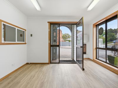 30 Pitt Avenue, Riverside