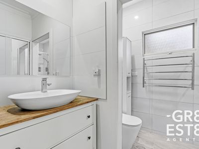 8 Stanhill Drive, Cranbourne South