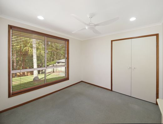 SPACIOUS HOME WITH PARK RESERVE BACKDROP image 10