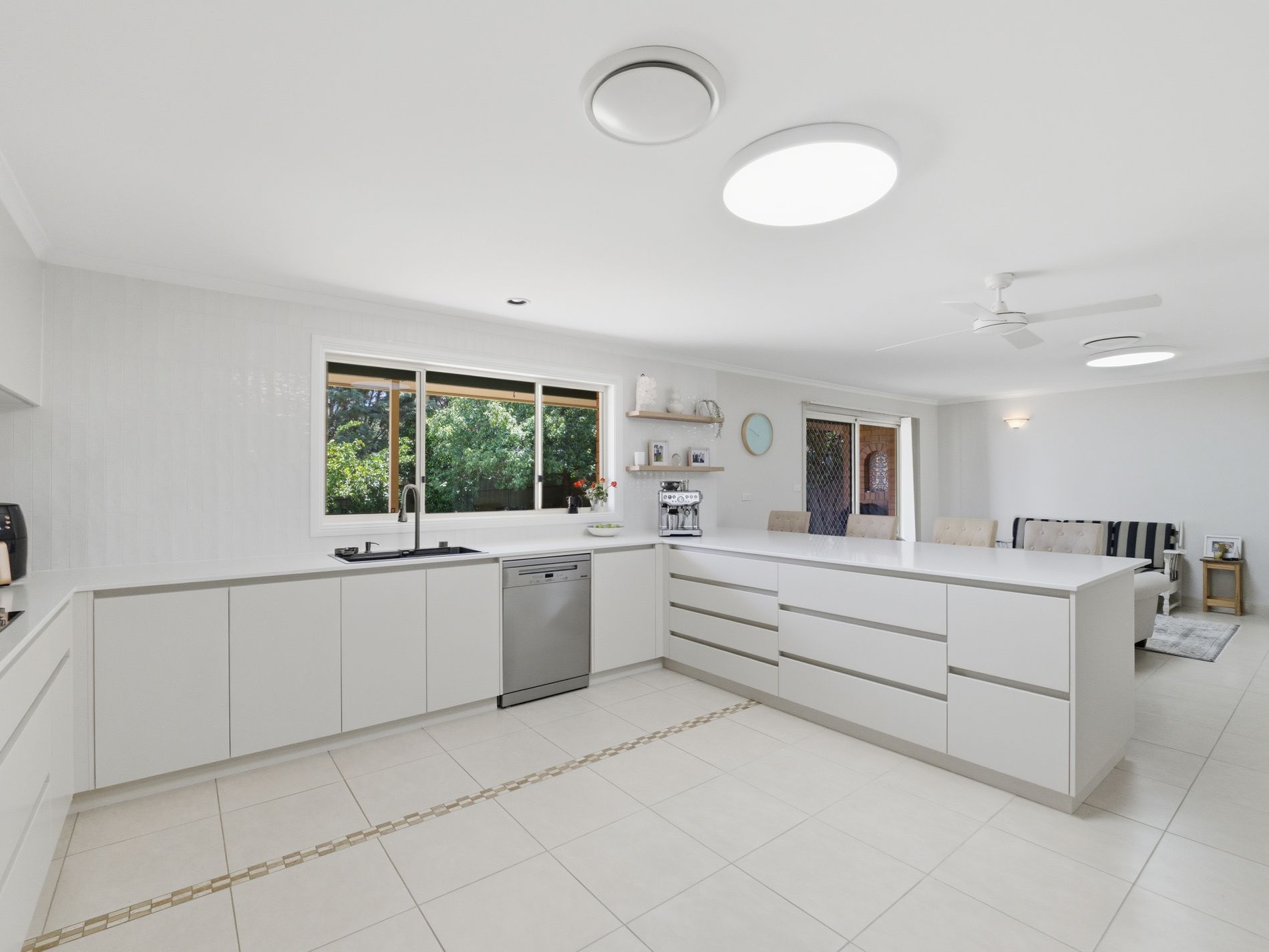 28 Holmes Crescent, Griffith