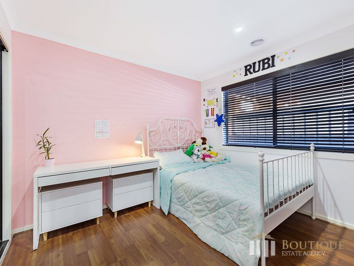 87 Lineham Drive, Cranbourne East