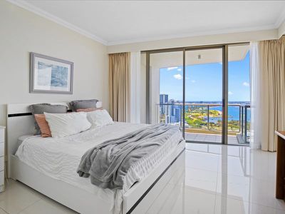 2502 / 50 MARINE PARADE, Southport