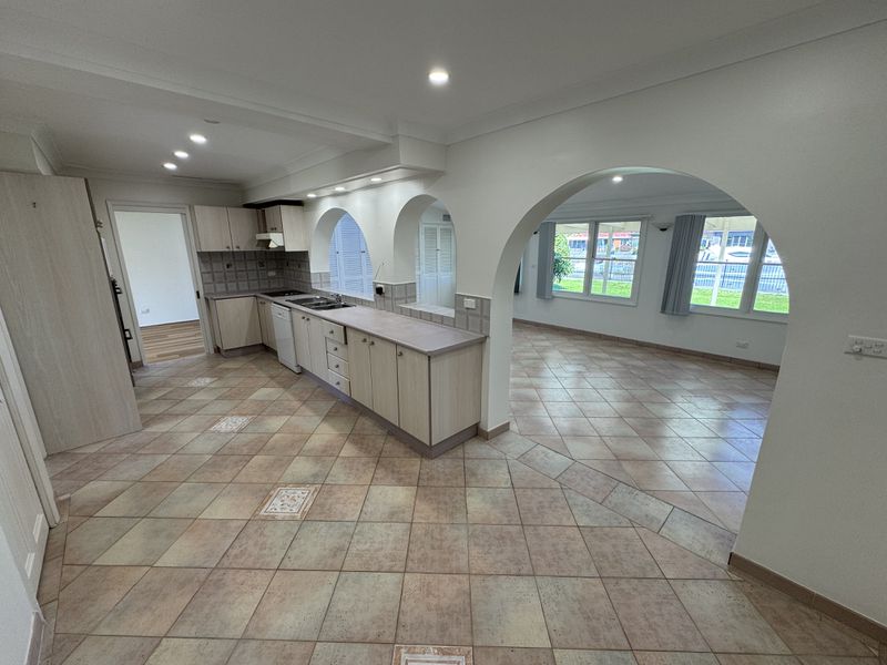35 James Cook Island Avenue, Sylvania Waters