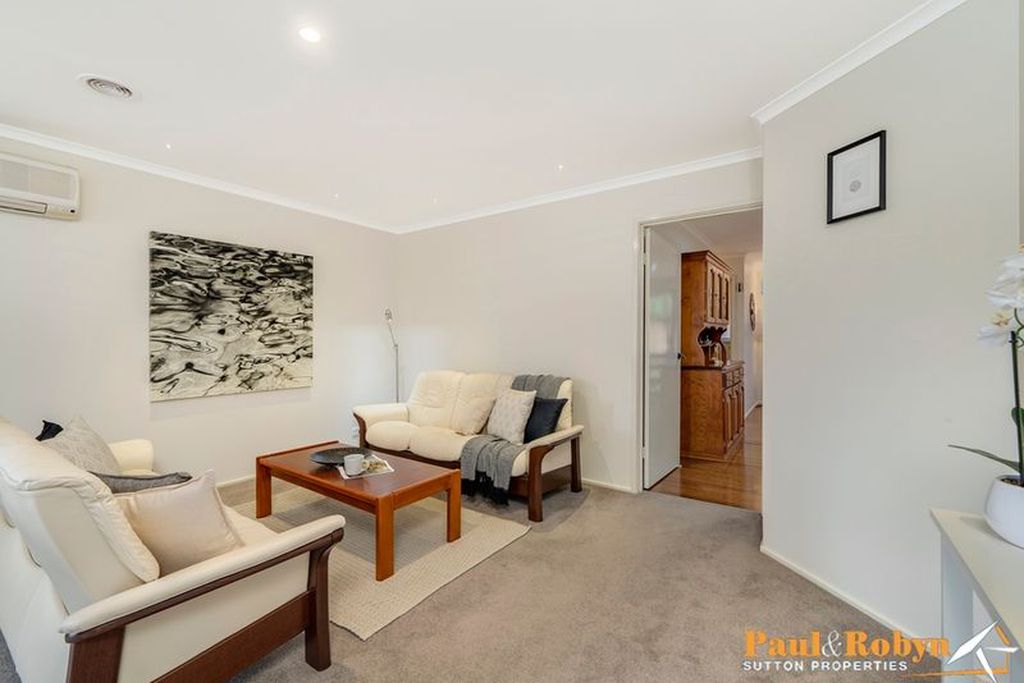 9 / 1 John Young Crescent, Greenway