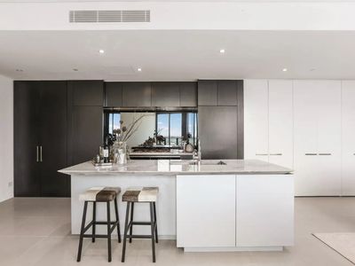 2005 / 301 Botany Road, Zetland