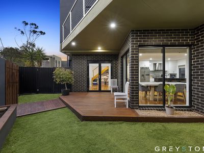 5 / 5-6 Chelsworth Place, Caroline Springs