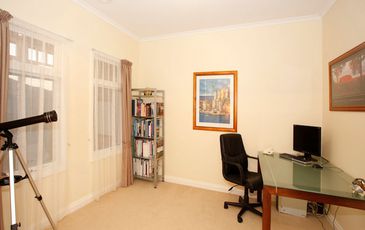8 Lakeside Drive, Berwick