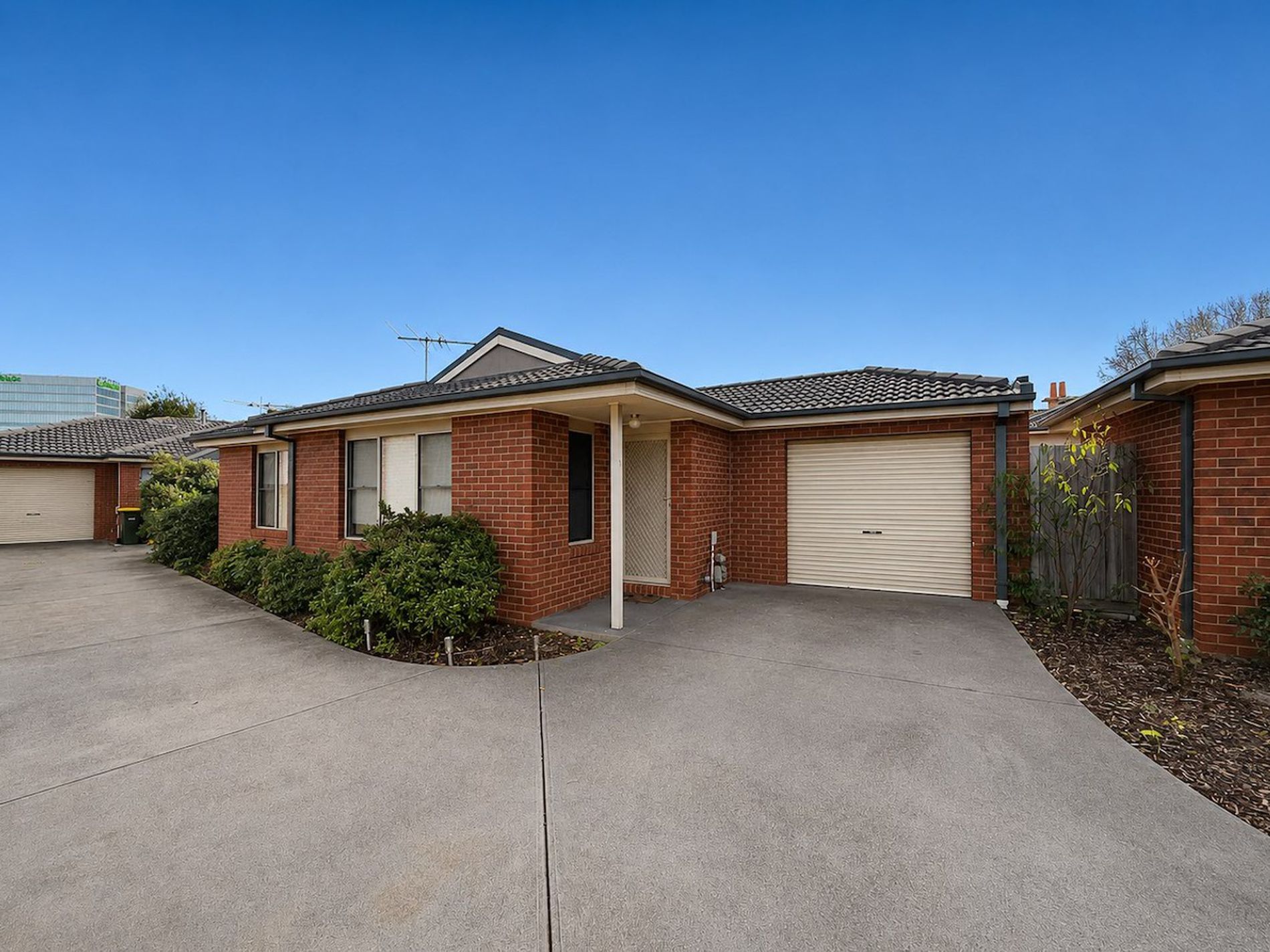 2 / 10 Dixon Avenue, Werribee