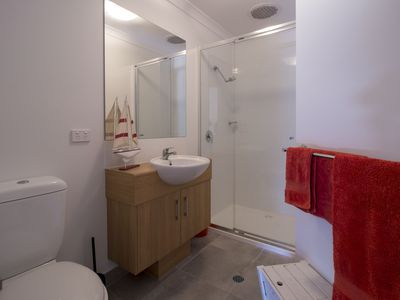 6 & 6a Meander Street, Thurgoona