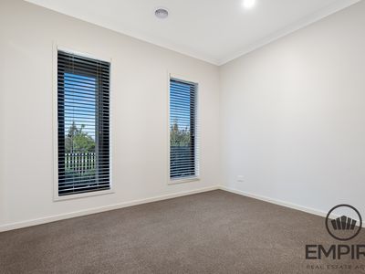 3 Vendeen Walk, Clyde North