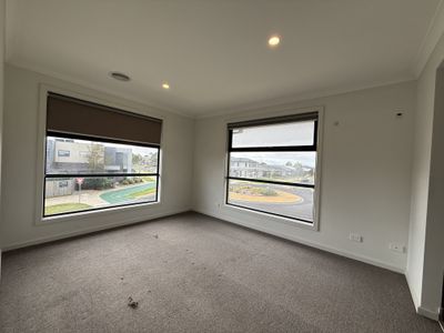 92 Treeve Parkway, Werribee