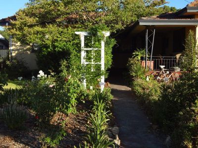 102 River View Avenue, South Guildford