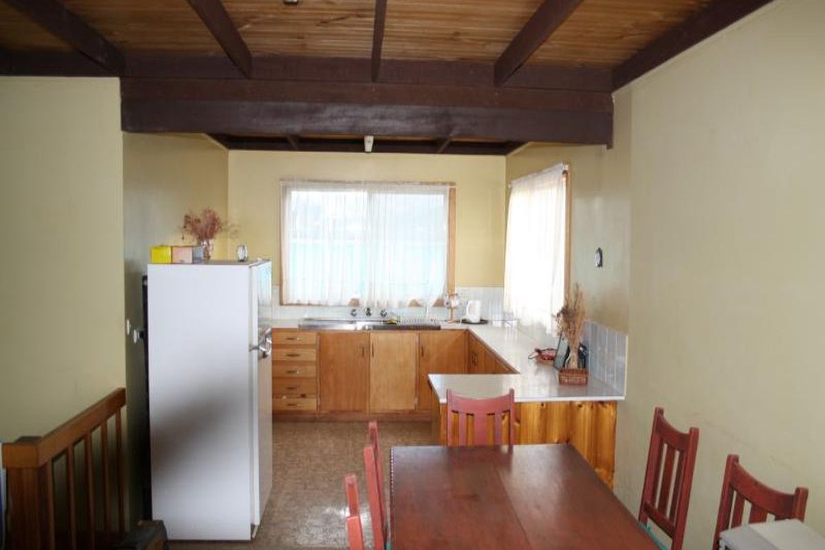 2 Sunset Strip, Bonnie Doon