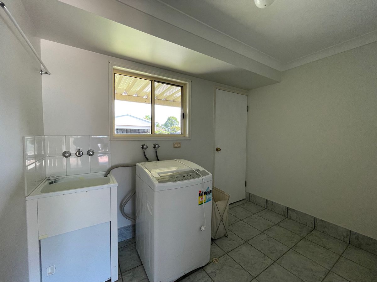 58 Bowerbird Avenue, Eli Waters
