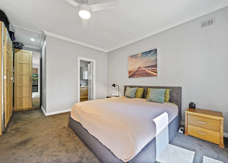 27 Malurus Avenue, Lockleys