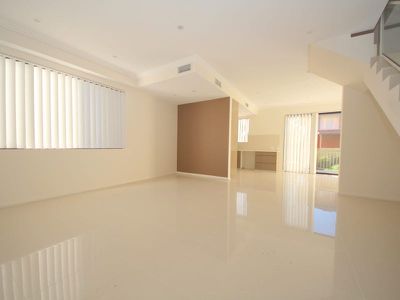 8 / 3 St Johns Avenue, Auburn