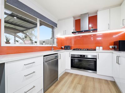 14 Sandfield Dr, Carrum Downs