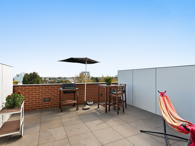 302 / 28 Riddell Parade, Elsternwick