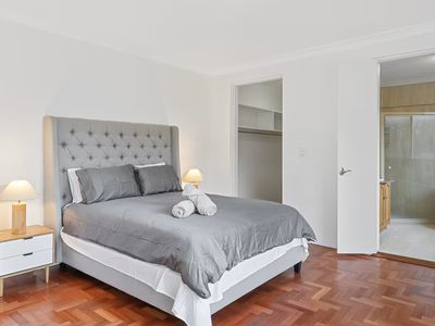 18 The Esplanade, North Arm Cove