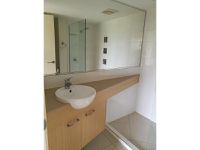 28 / 10 Grand Parade, Kawana Island