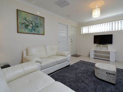 10 Fairy Parade, Alkimos