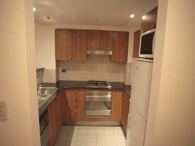 802 / 1 Hosking Place, Sydney