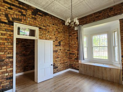 2 Queen Street, Dinmore