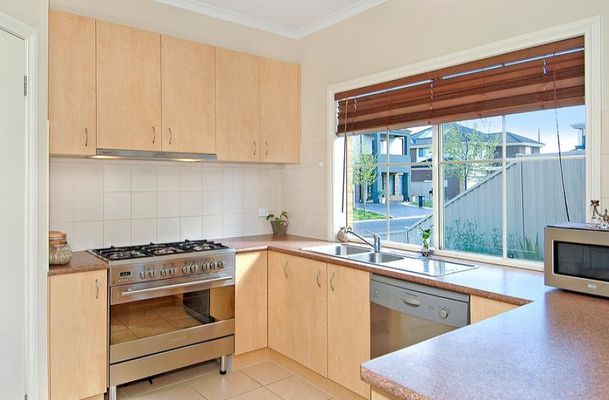 2 Roanoke Green, Craigieburn