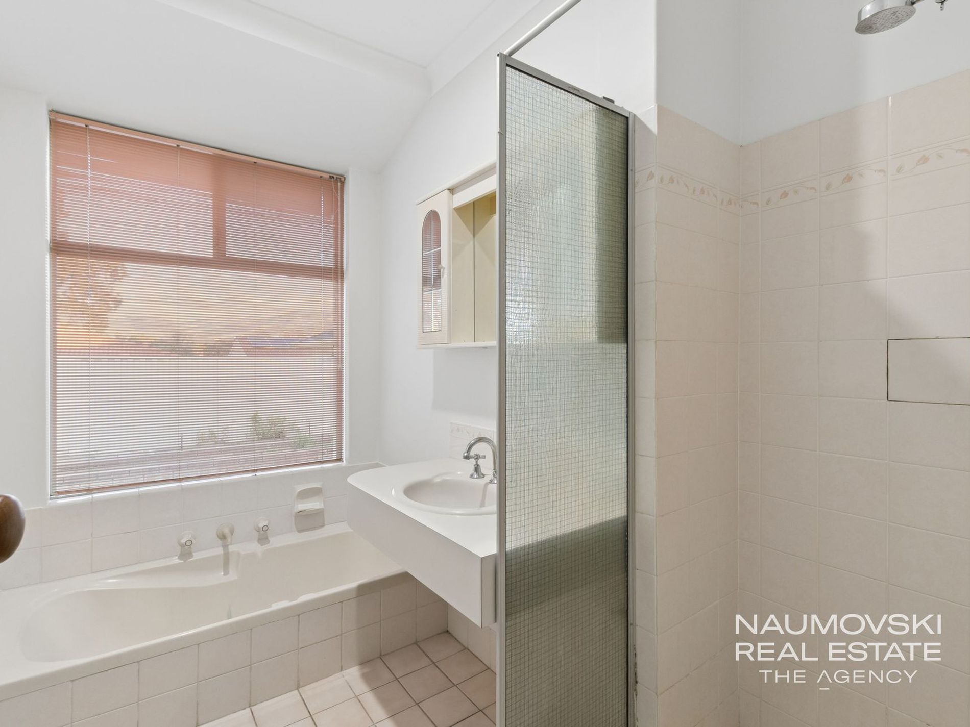 6 Jefferson Drive, Marangaroo