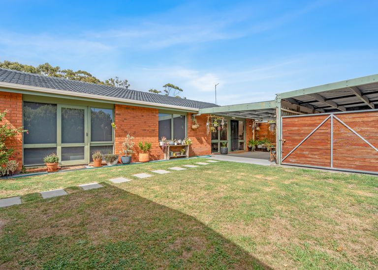 16 Webb Court, Portland