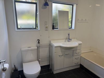 6 Kinnel Grove, Papakowhai