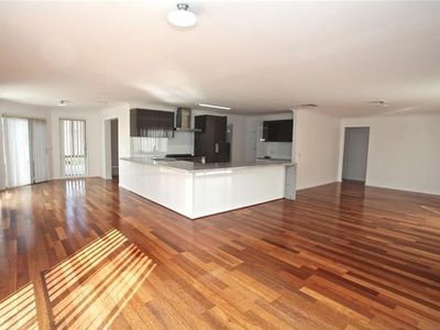 18 Melrose Way, Horsley