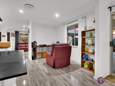 6 Baxter Close, Huntingdale