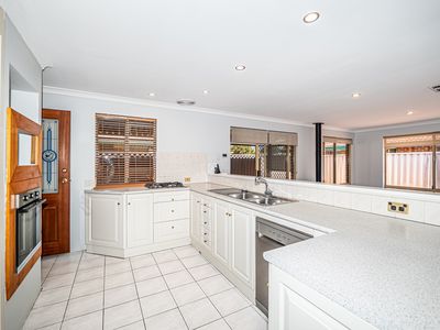 6 Jenniphur Court, Atwell